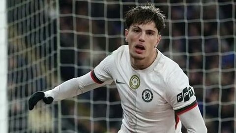  Alejandro Garnacho hay hơn ‘bom tấn’ của Liverpool